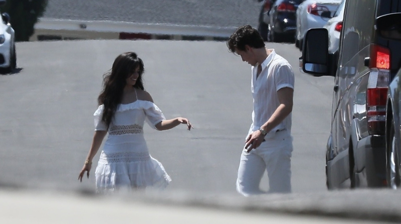 Illustration for article titled Camila Cabello and Shawn Mendes Are... Dating?